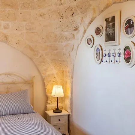 Trullo Badessa With Private Pool